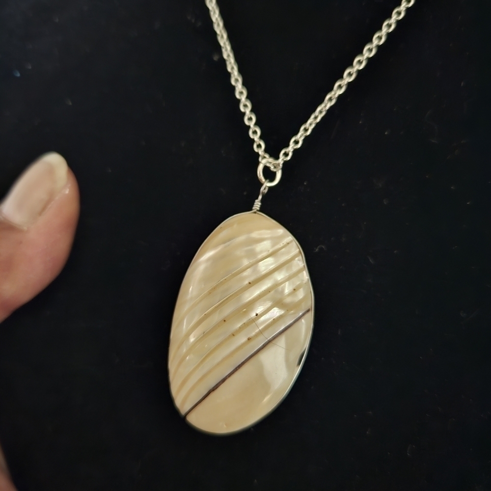 Polished Shell Pendant Necklace
